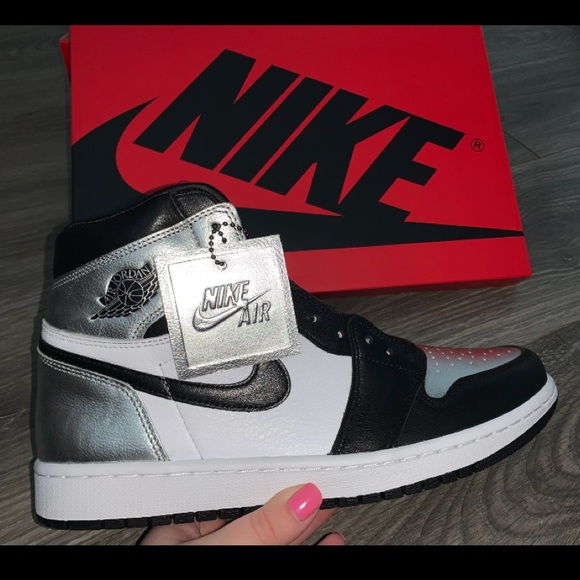 Air Jordan 1 Silver Toe - Picture 4 of 7